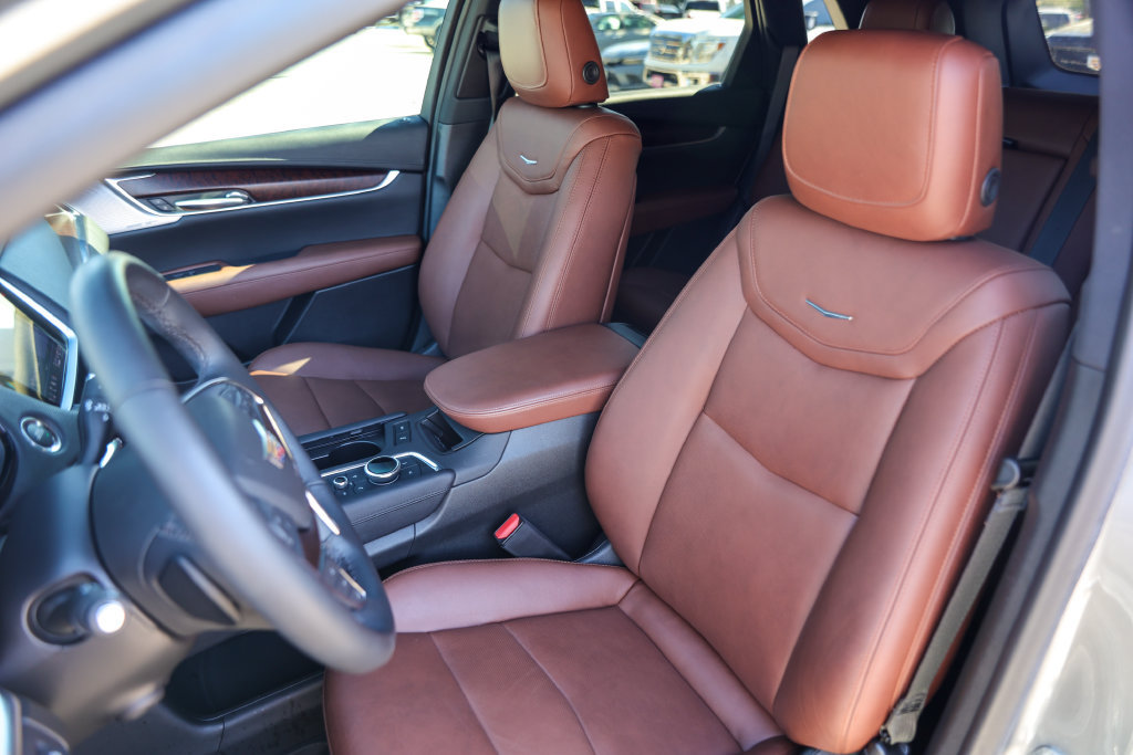 Used 2022 Cadillac XT5 Premium Luxury w/ Technology Package AWD/4WD image 7