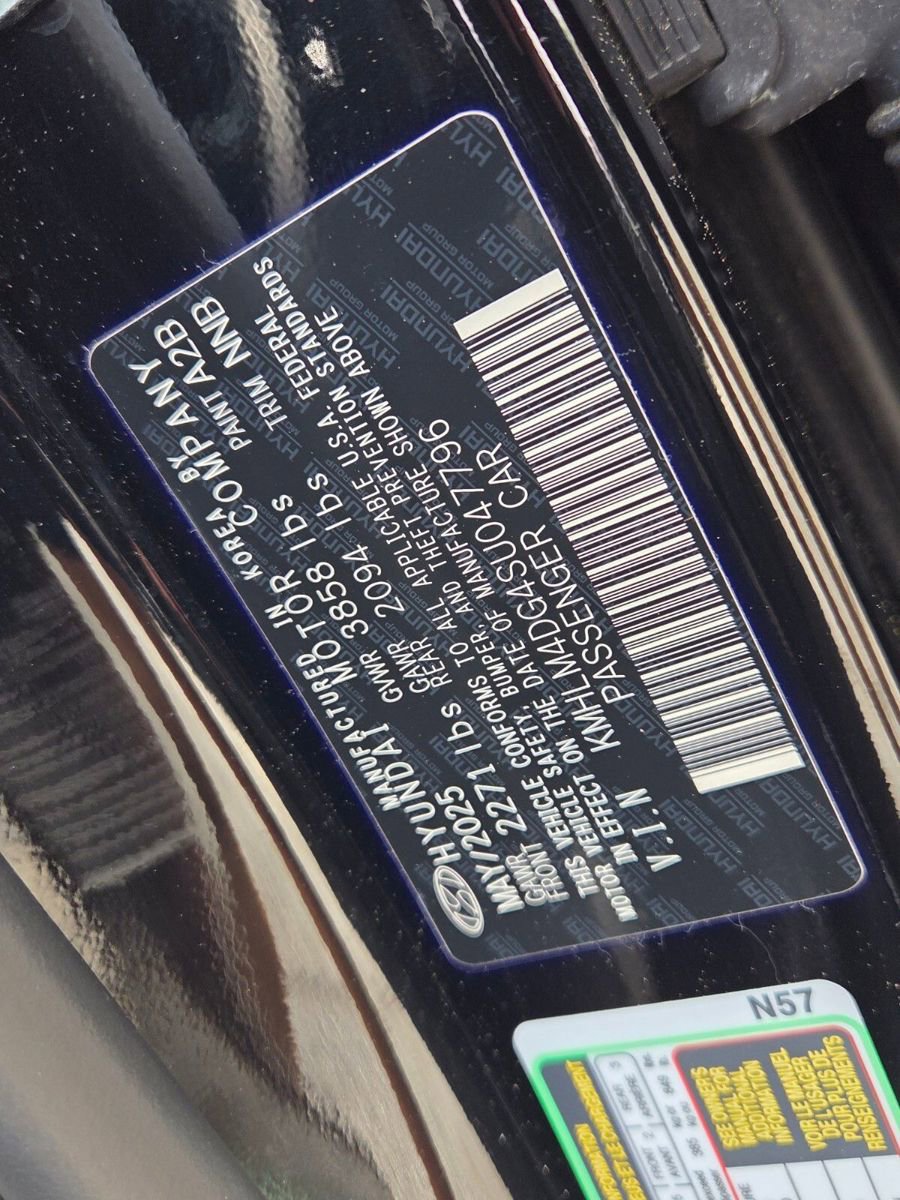 Used 2025 Hyundai Elantra Sport image 17