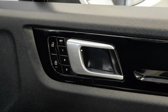 Used 2019 Porsche Cayenne AWD/4WD image 54