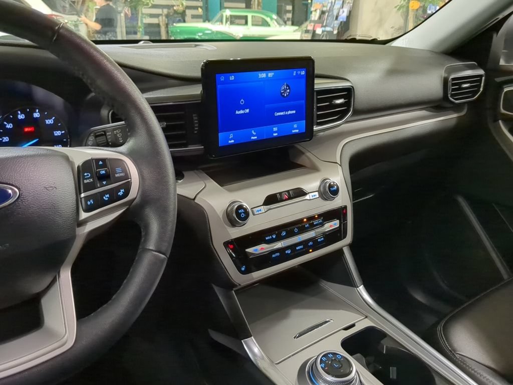 Used 2023 Ford Explorer XLT w/ Equipment Group 202A AWD/4WD image 14