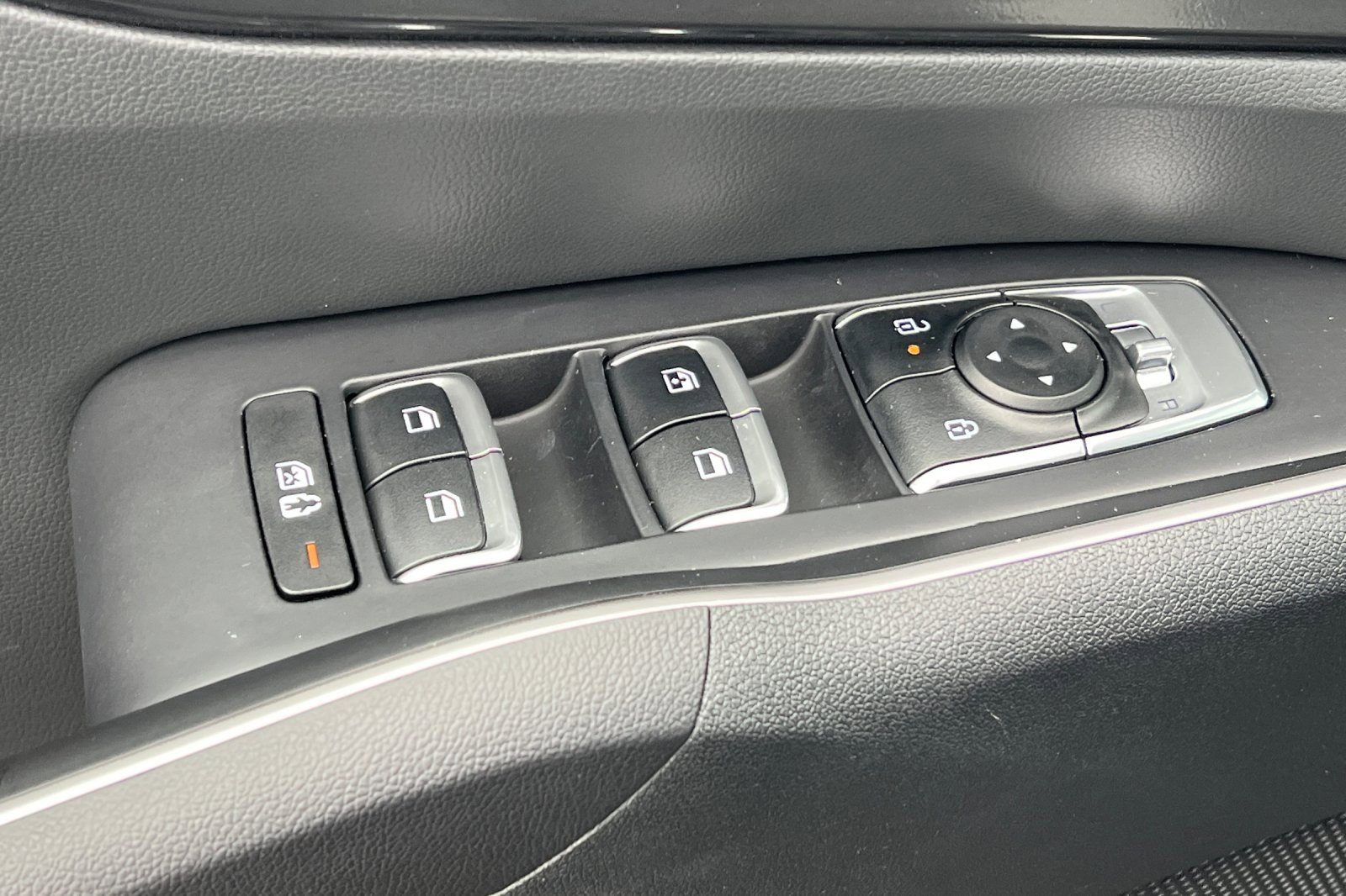 Certified 2025 Kia Sorento S image 13