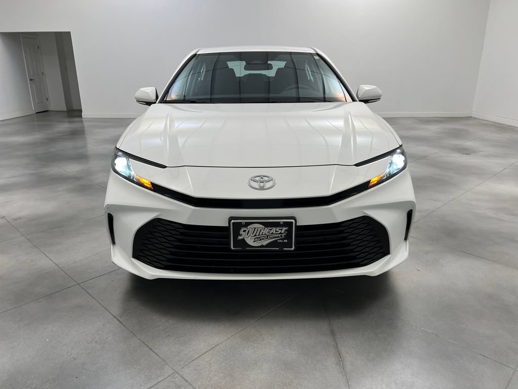 Used 2025 Toyota Camry LE FWD image 3