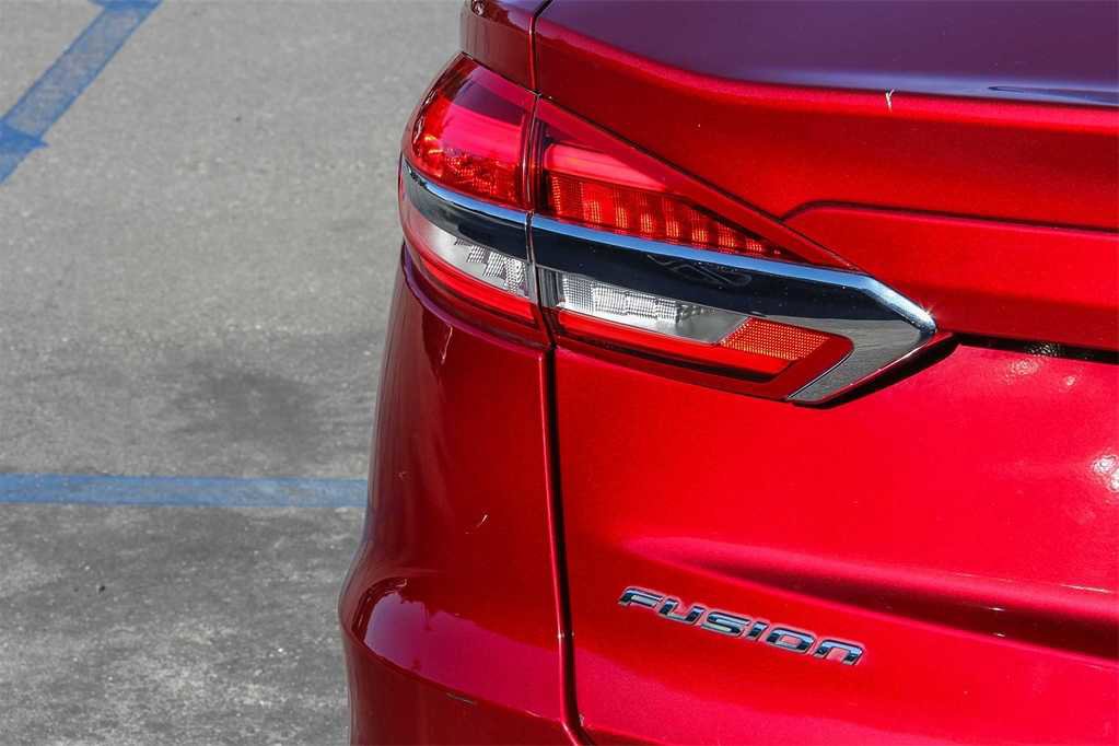 Used 2019 Ford Fusion SEL image 11