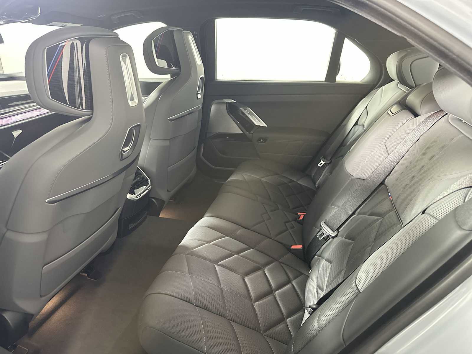 New 2026 BMW 760i xDrive w/ Executive Package image 19