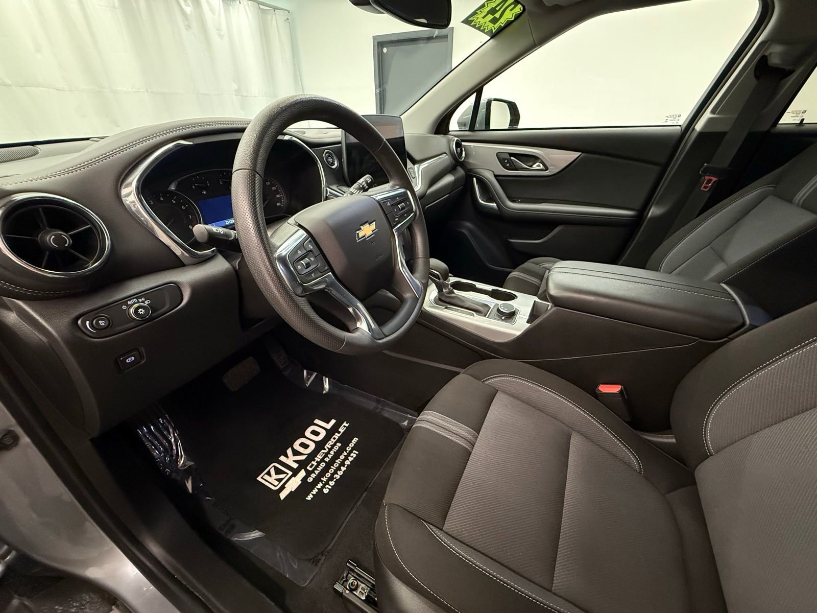 Used 2024 Chevrolet Blazer LT w/ Convenience Package FWD image 11