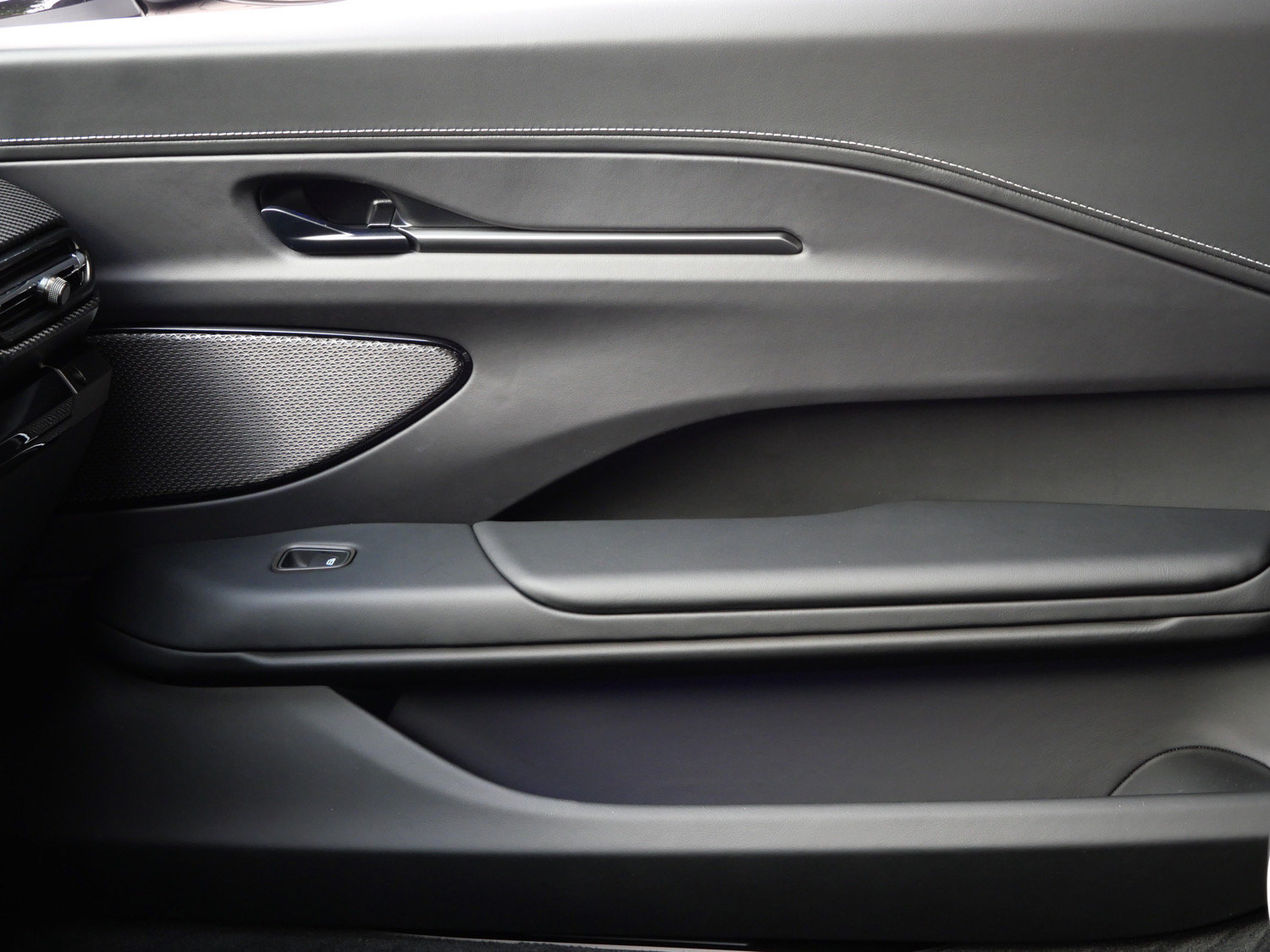 New 2026 Aston Martin V8 Vantage S RWD image 20