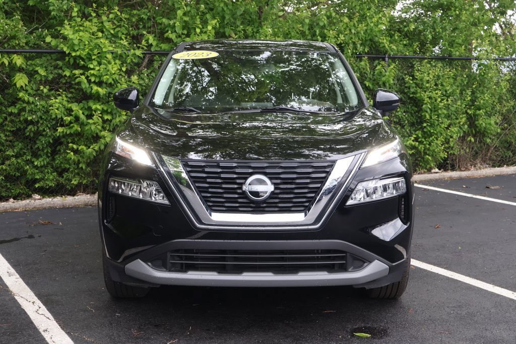 Used 2023 Nissan Rogue SV AWD/4WD image 2