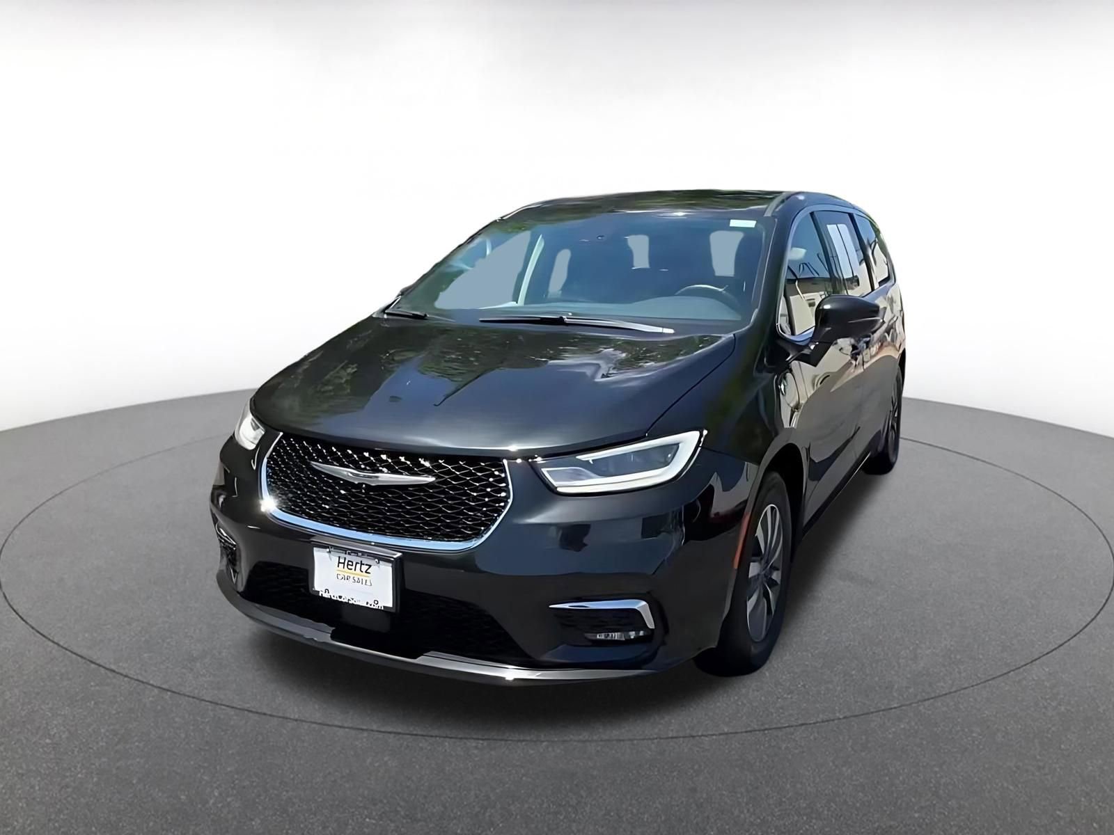 Used 2023 Chrysler Pacifica Touring-L FWD image 7