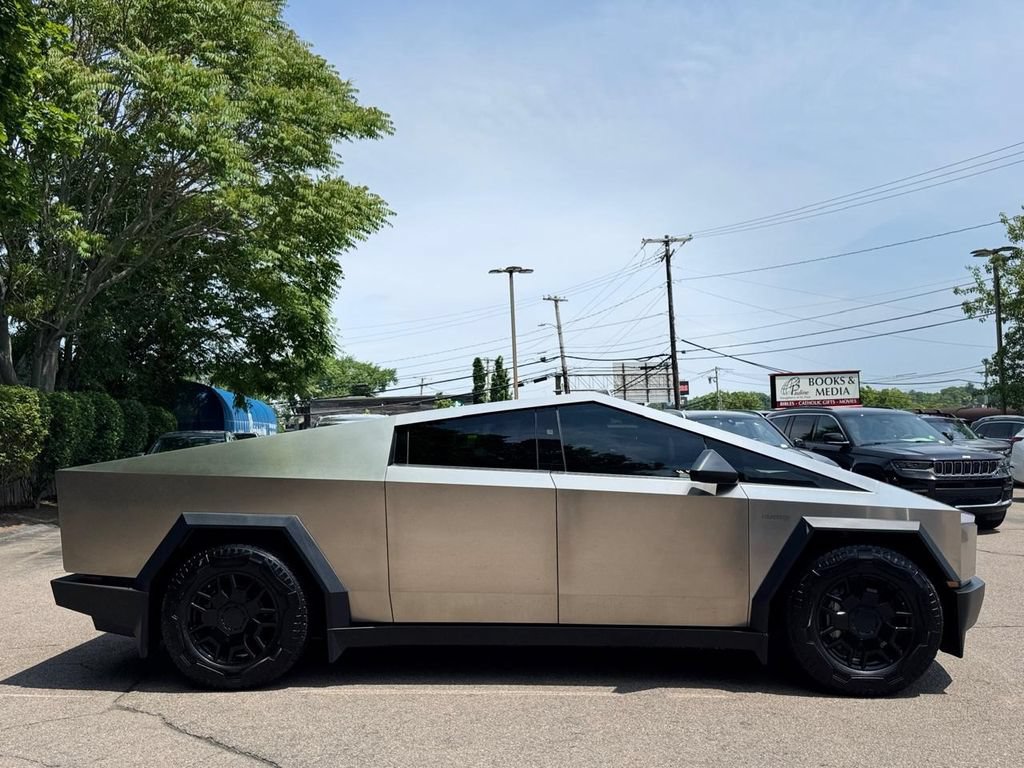 Used 2024 Tesla Cybertruck Cyberbeast AWD/4WD image 7