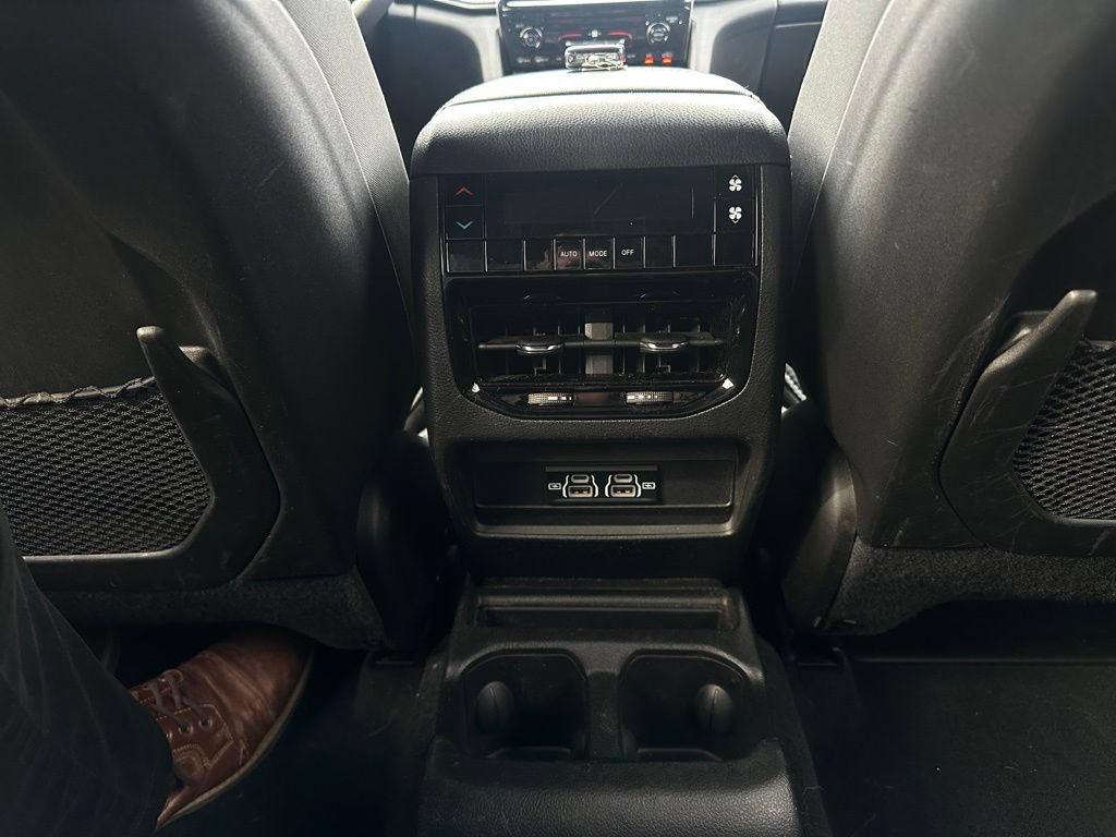 Used 2024 Jeep Grand Cherokee L Laredo AWD/4WD image 31