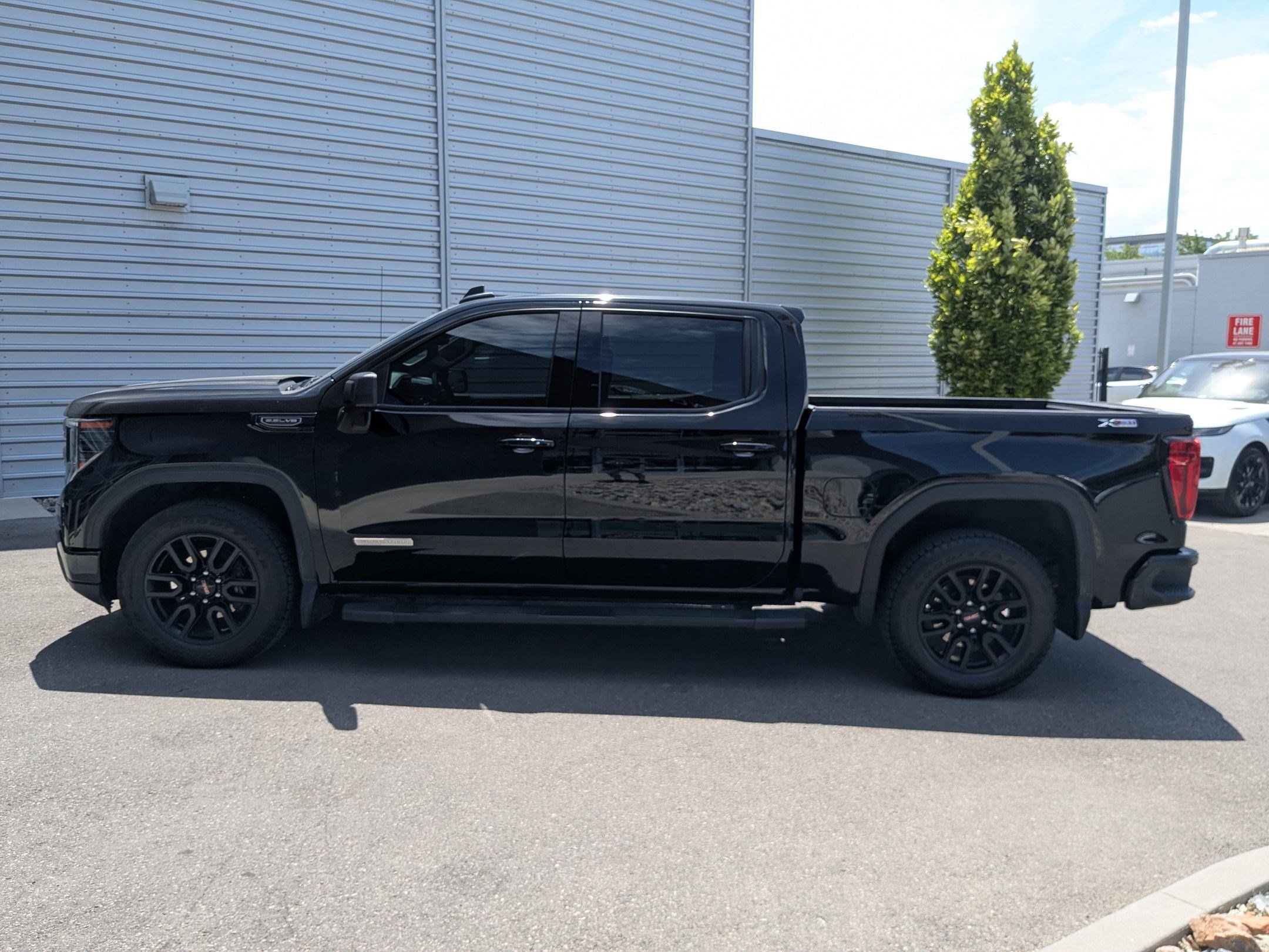 Used 2024 GMC Sierra 1500 Elevation w/ Preferred Package AWD/4WD image 8