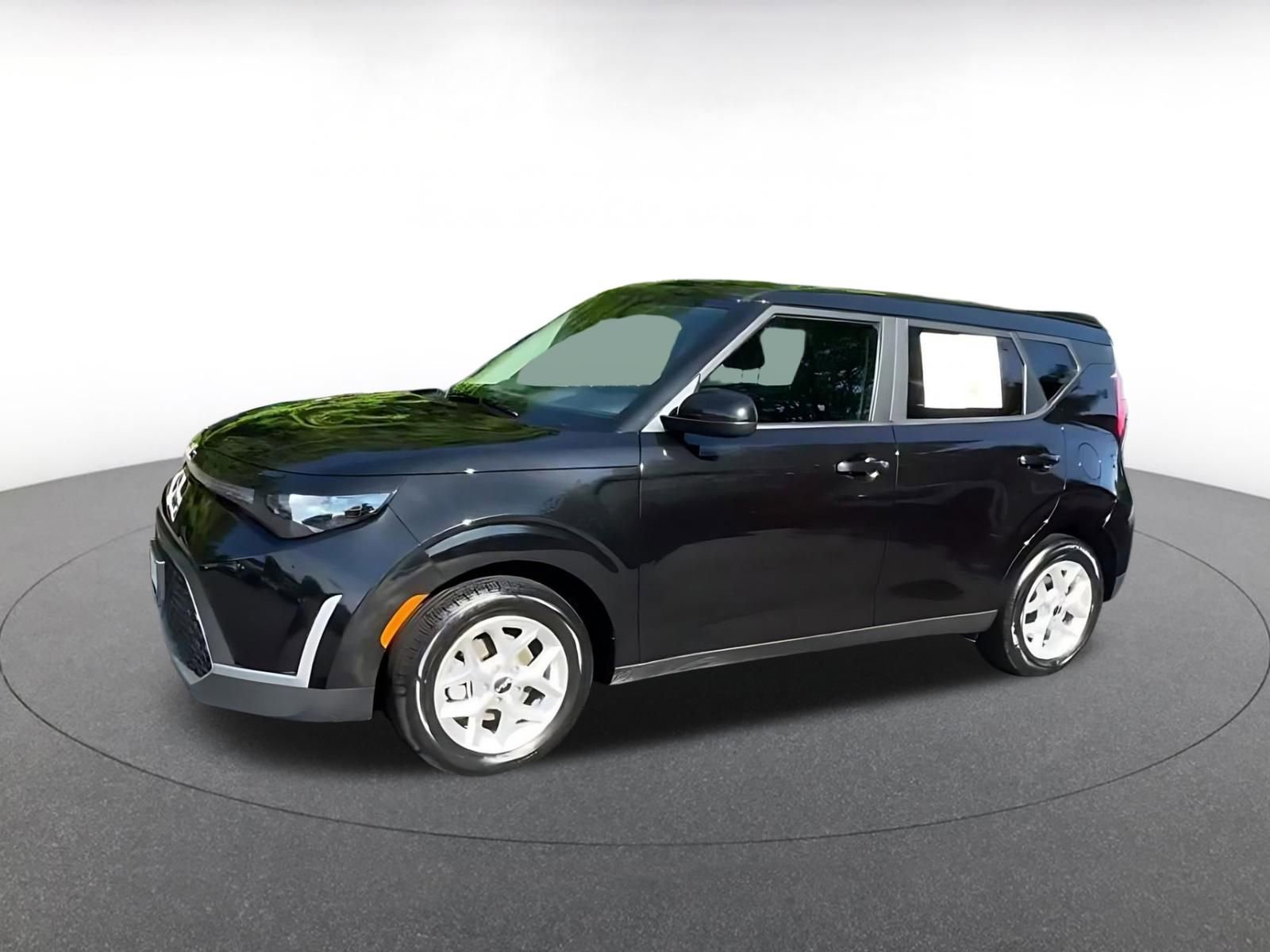 Used 2025 Kia Soul LX w/ LX Technology Package FWD image 8