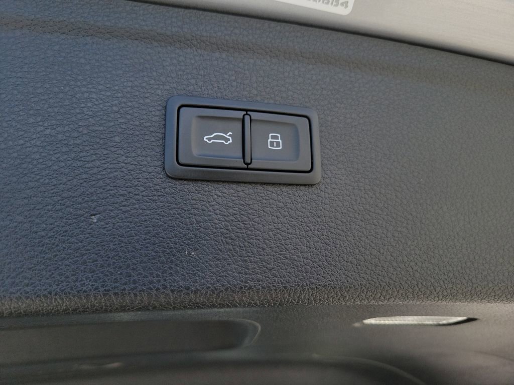 Used 2023 Audi Q5 2.0T Premium w/ Convenience Package image 31