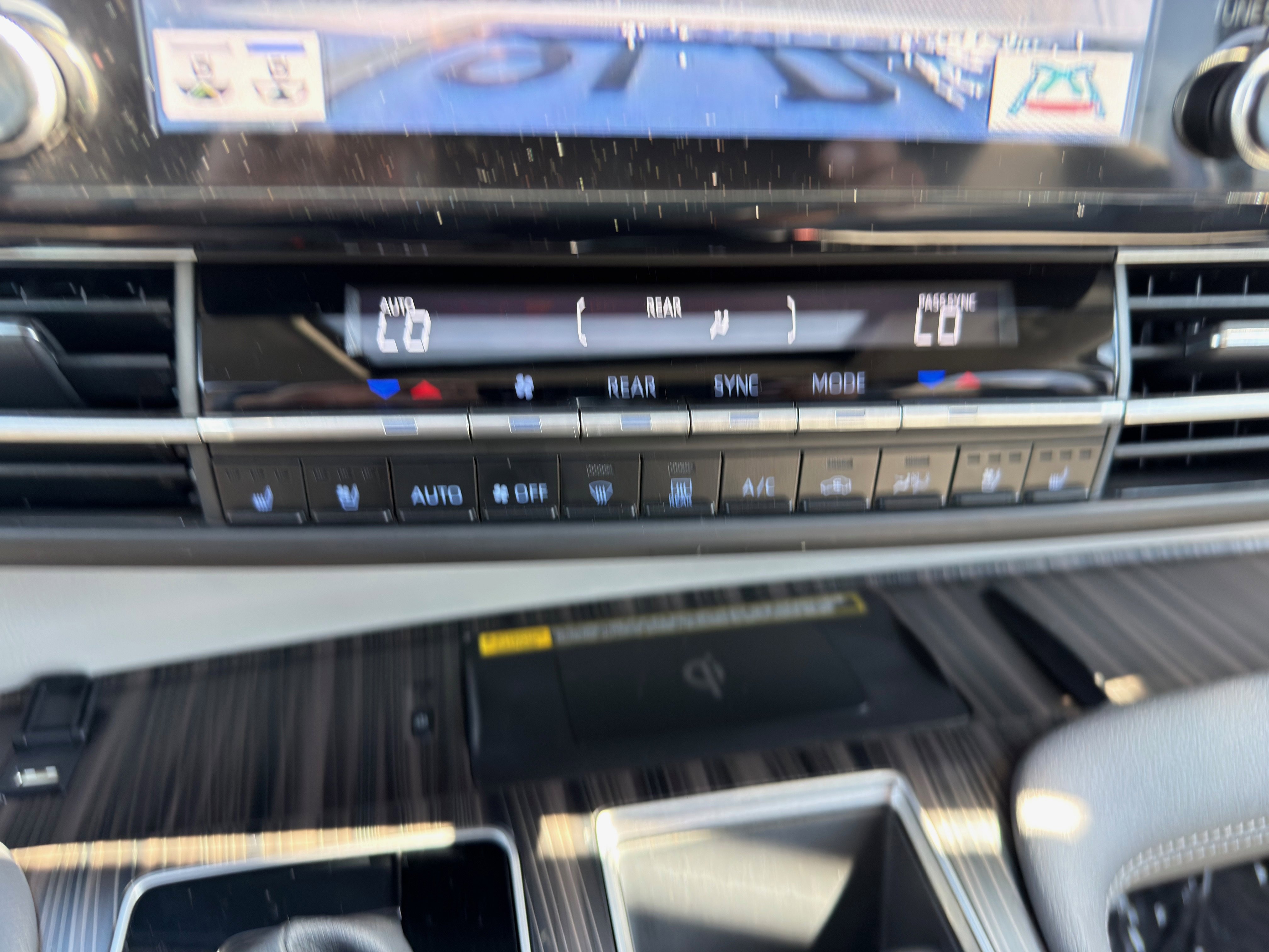 Used 2023 Toyota Sienna Limited image 37