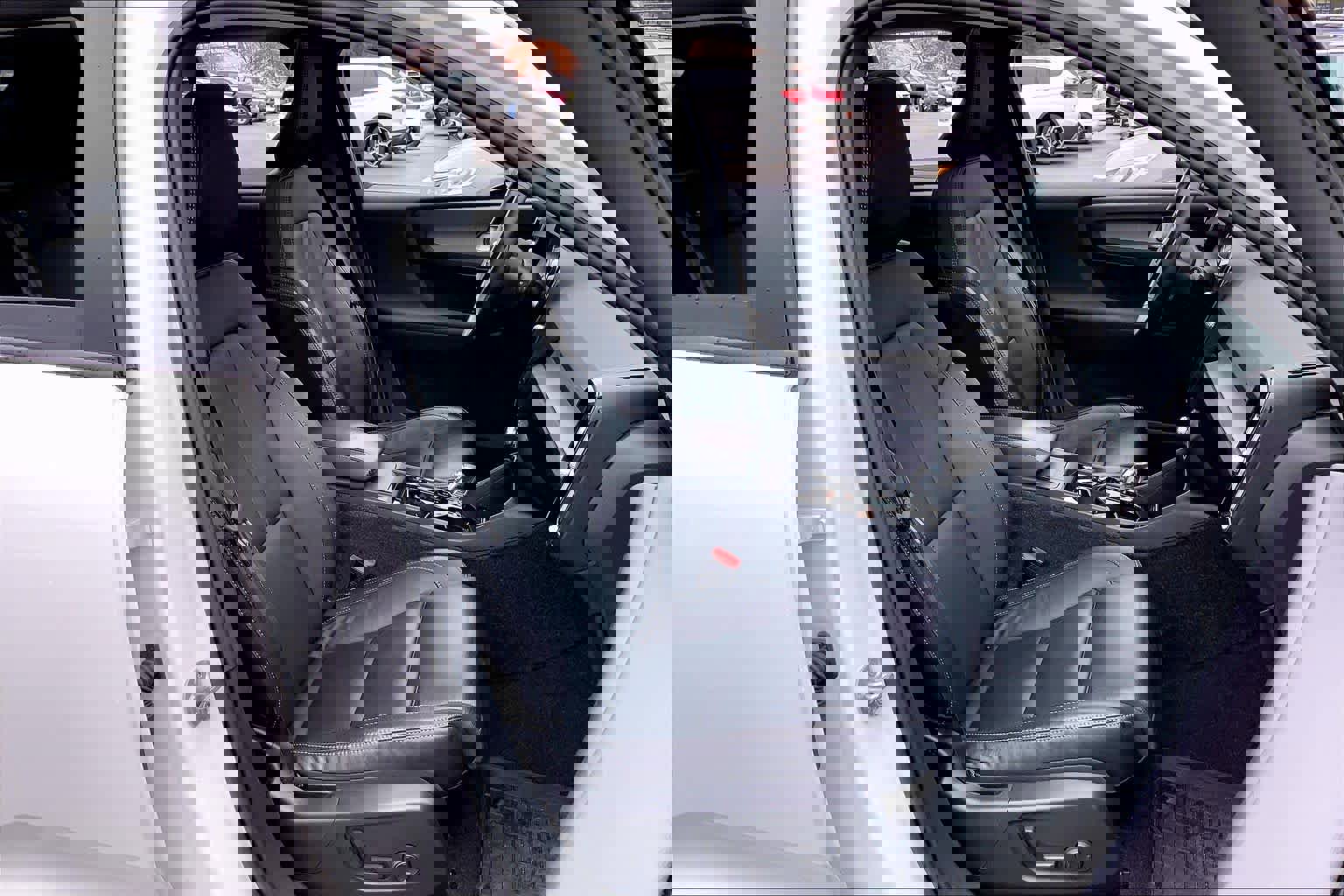 Used 2023 Volvo XC40 B5 Plus w/ Driver Assist Package AWD/4WD image 9