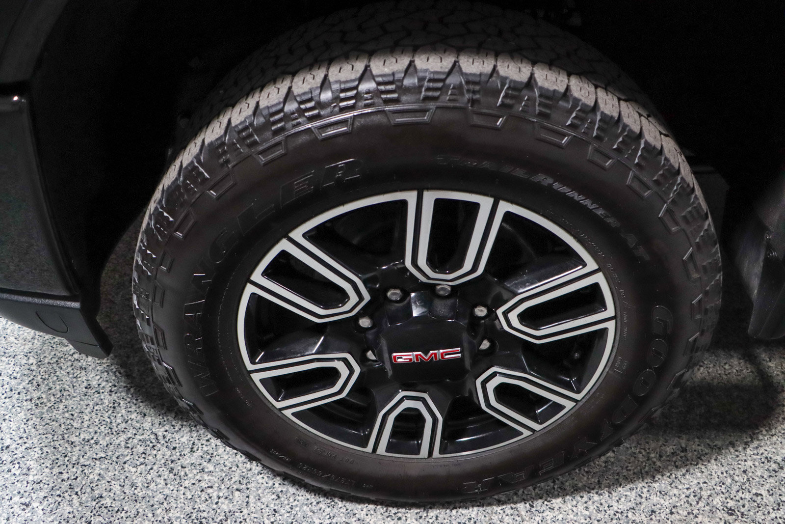 Used 2022 GMC Sierra 2500 AT4 w/ Snow Plow Prep/Camper Package image 11