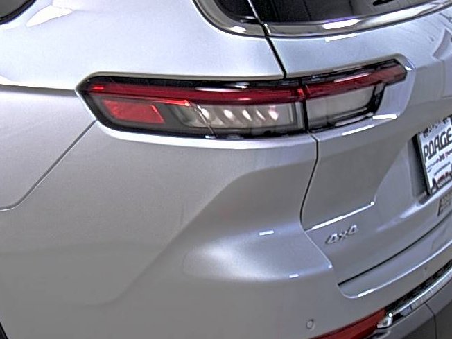 New 2025 Jeep Grand Cherokee L Limited w/ Luxury Tech Group II image 10