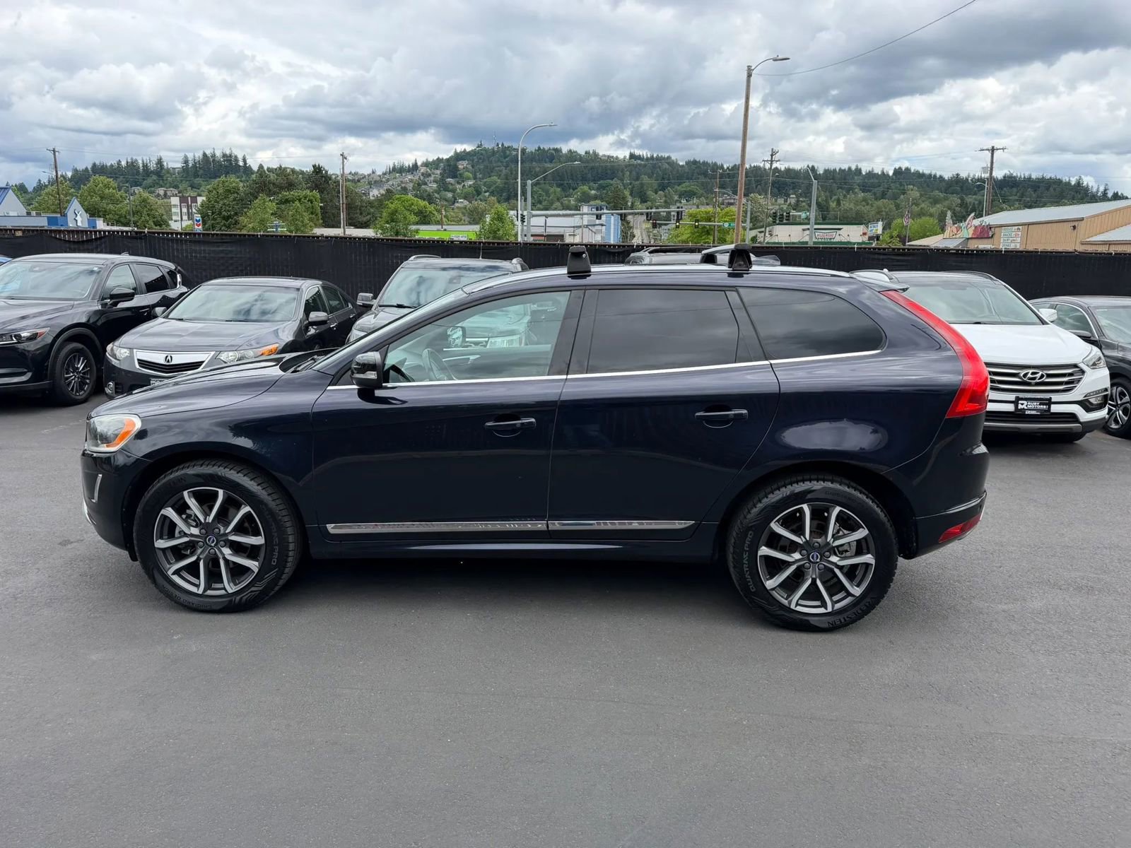 Used 2017 Volvo XC60 T6 Dynamic w/ Climate Package AWD/4WD image 7