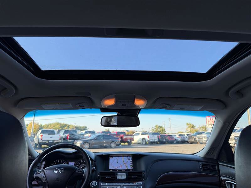 Used 2019 INFINITI Q70 Luxe image 21