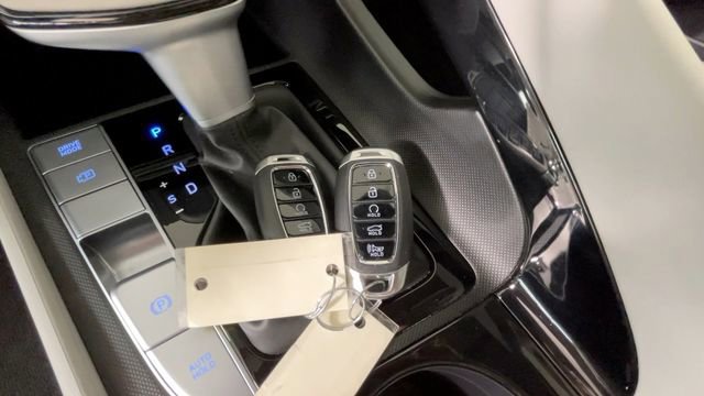 Certified 2023 Hyundai Elantra Limited w/ Winter Weather Package FWD image 31