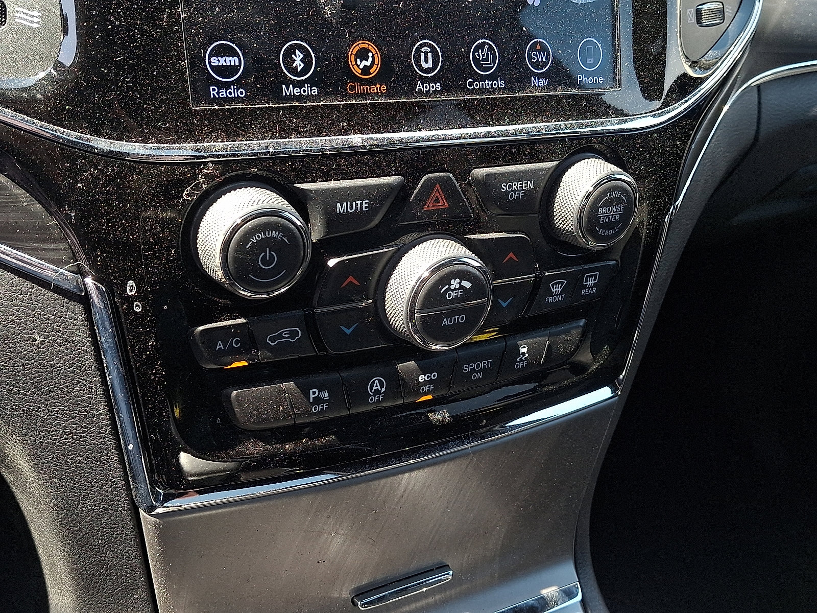 Used 2019 Jeep Grand Cherokee Limited AWD/4WD image 18