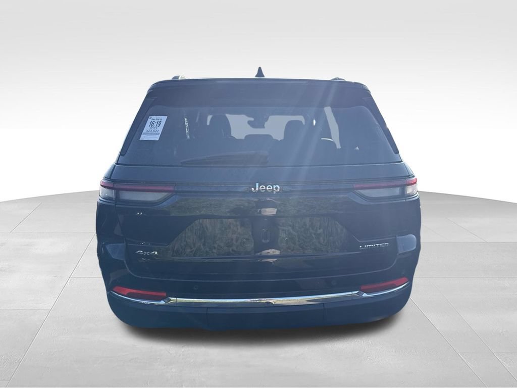 Used 2023 Jeep Grand Cherokee Limited AWD/4WD image 4