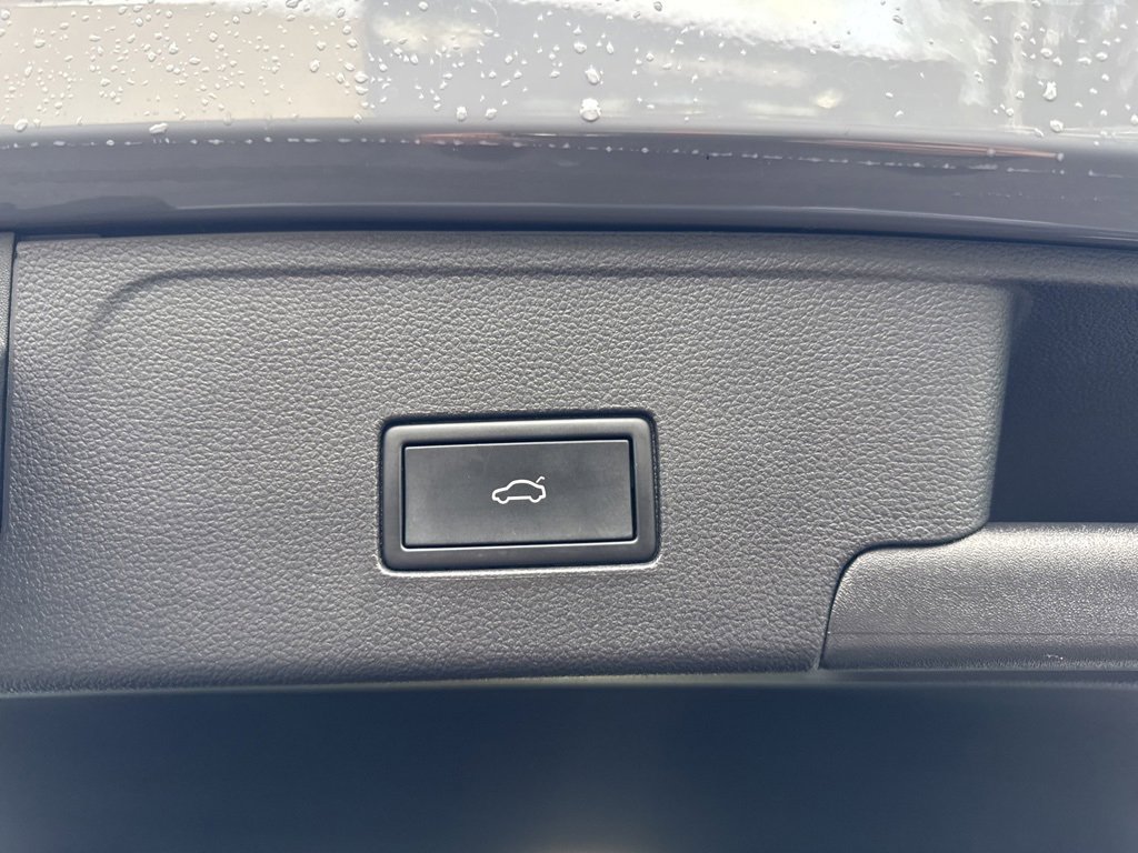 Used 2021 Volkswagen Atlas Cross Sport SEL Premium image 17