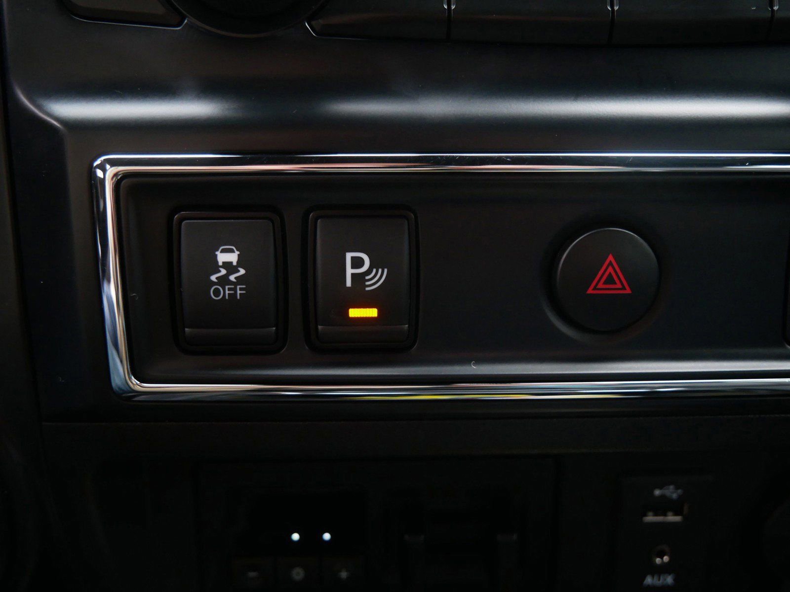 Used 2018 Nissan Titan SL w/ Midnight Edition image 21