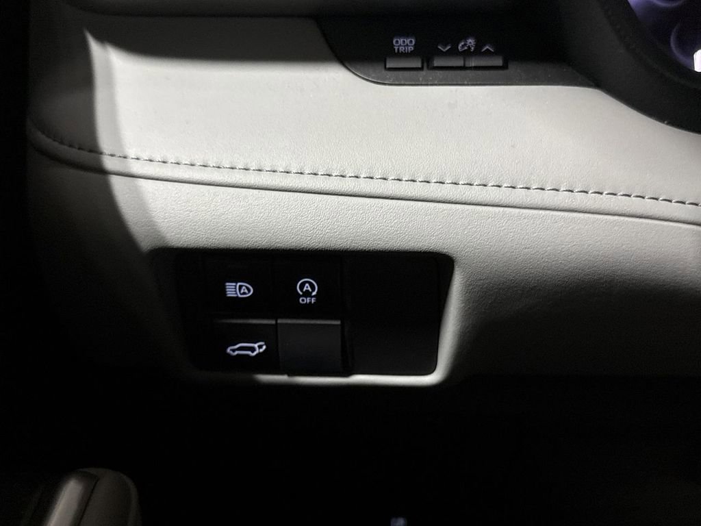 Used 2023 Toyota Highlander LE image 19