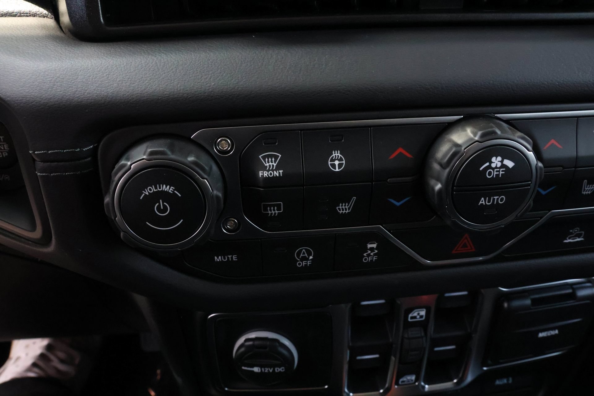 New 2026 Jeep Gladiator Sport AWD/4WD image 17