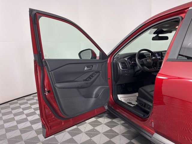 Used 2026 Nissan Rogue SV image 17