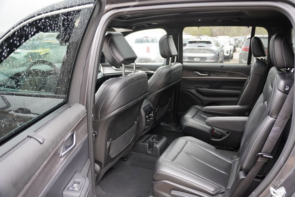 Certified 2024 Jeep Grand Cherokee L Limited w/ Luxury Tech Group II AWD/4WD image 16