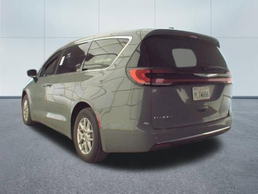 Used 2025 Chrysler Pacifica Select FWD image 7