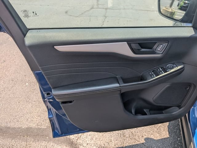 Used 2022 Ford Escape SE w/ Cold Weather Package FWD image 14