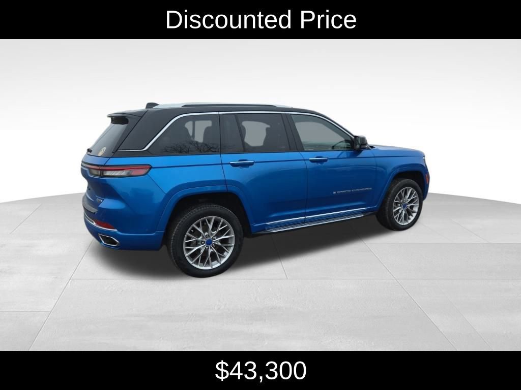 Used 2023 Jeep Grand Cherokee Summit w/ Luxury Tech Group V image 3