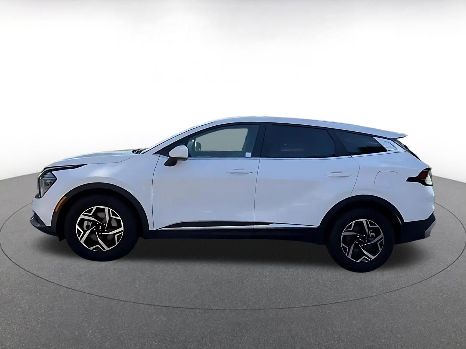 Used 2025 Kia Sportage LX FWD image 9