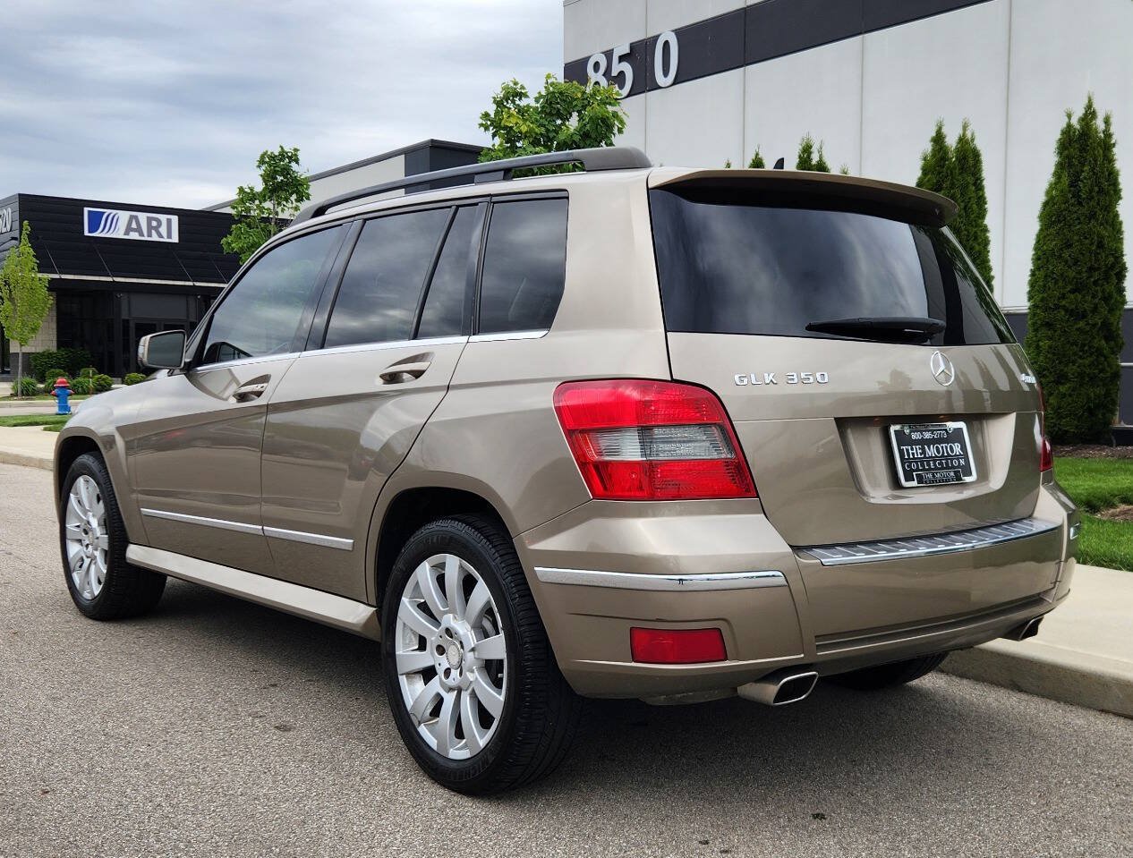 Used 2010 Mercedes-Benz GLK 350 4MATIC image 3
