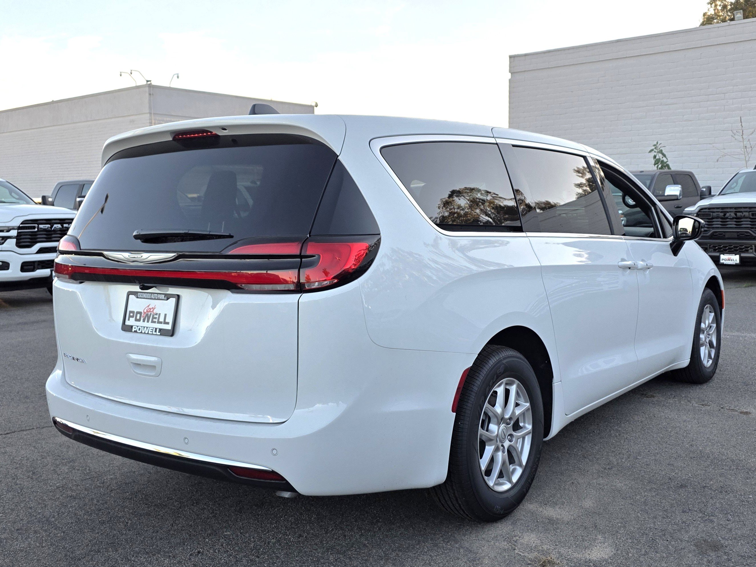 New 2026 Chrysler Pacifica Select image 5