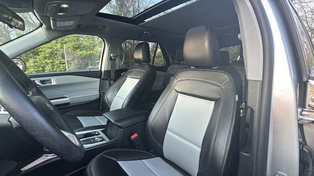 Used 2023 Ford Explorer XLT w/ Equipment Group 202A AWD/4WD image 31