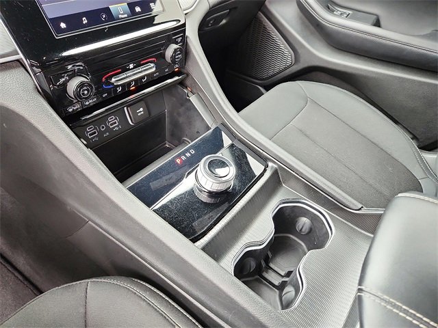 Used 2024 Jeep Grand Cherokee Laredo w/ Trailer Tow Package image 19