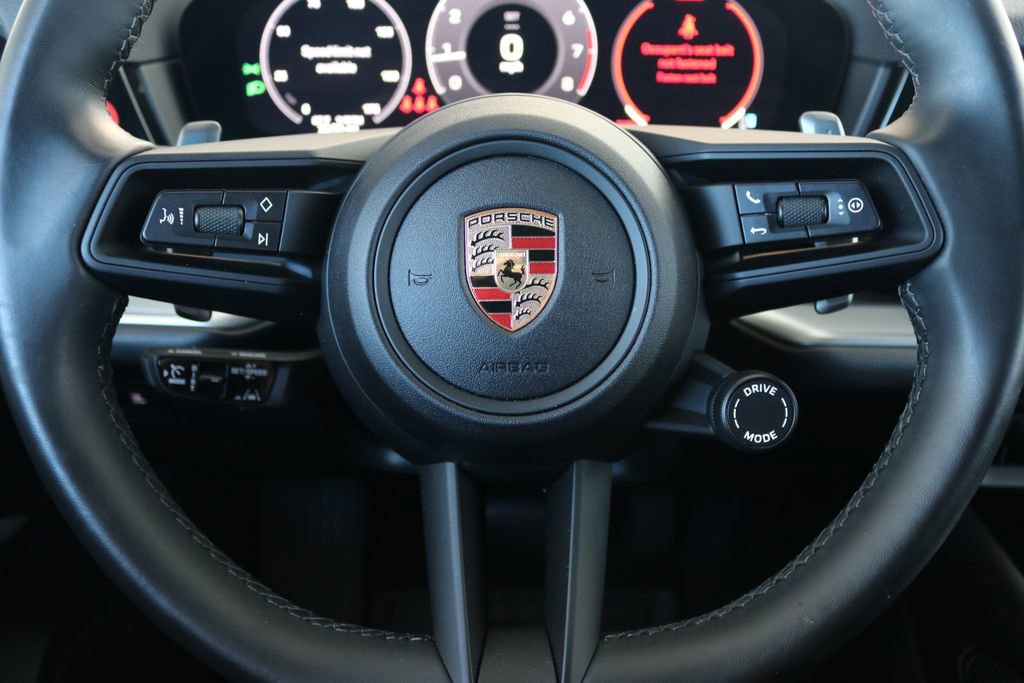 Used 2024 Porsche Cayenne image 44