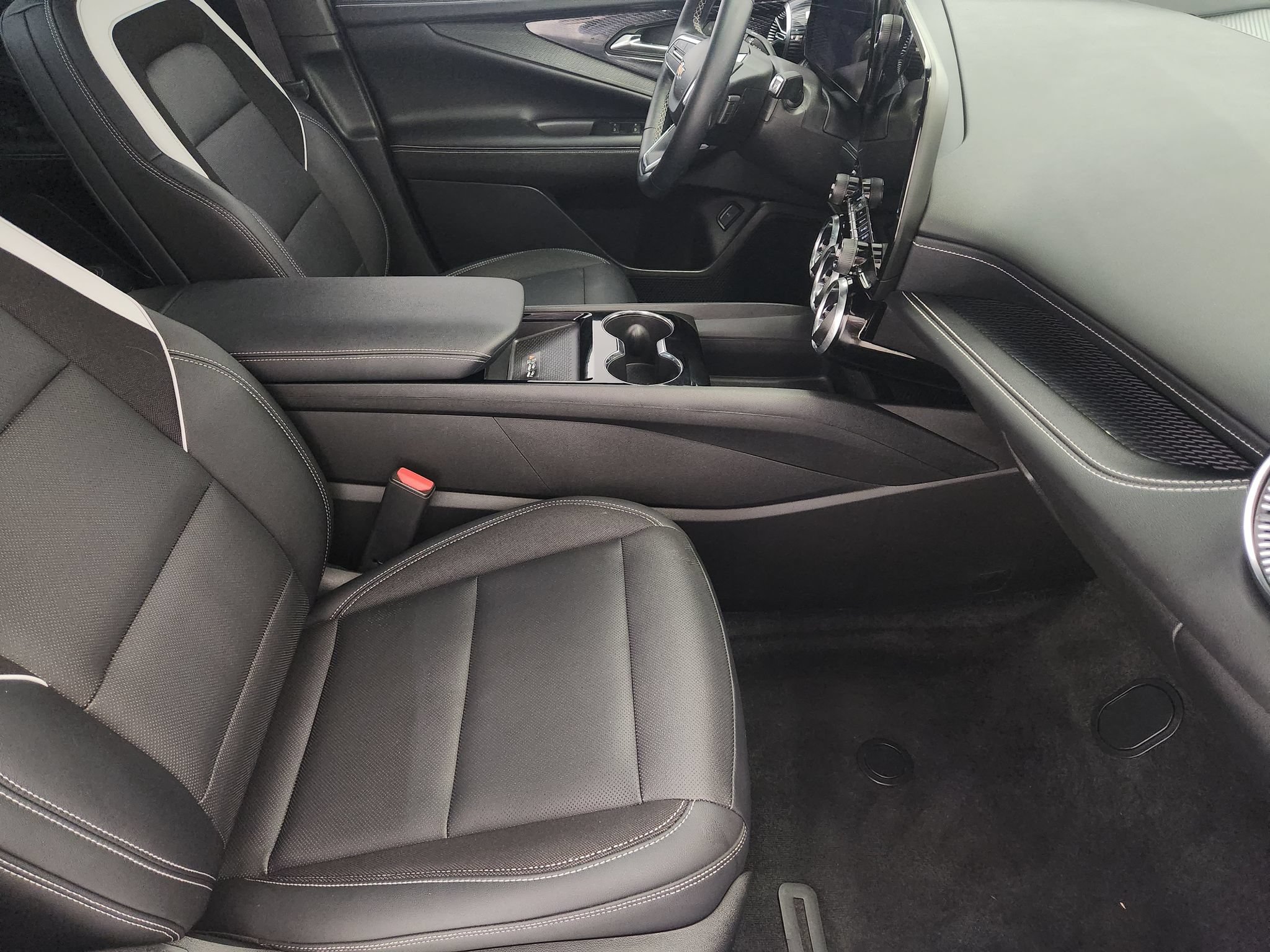 Used 2024 Chevrolet Blazer EV LT AWD/4WD image 13
