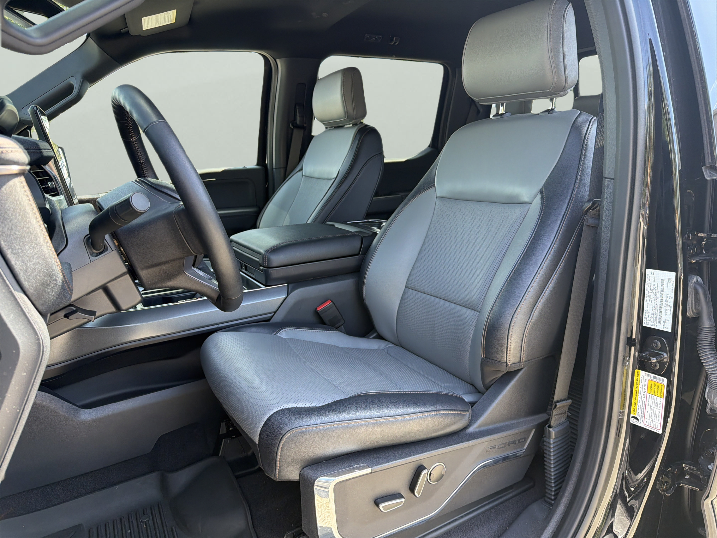 Used 2023 Ford F150 Lightning Lariat AWD/4WD image 18