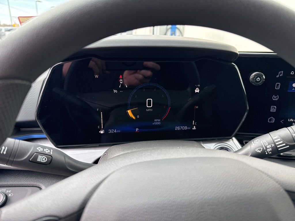 Used 2025 Chevrolet Trax LT image 11