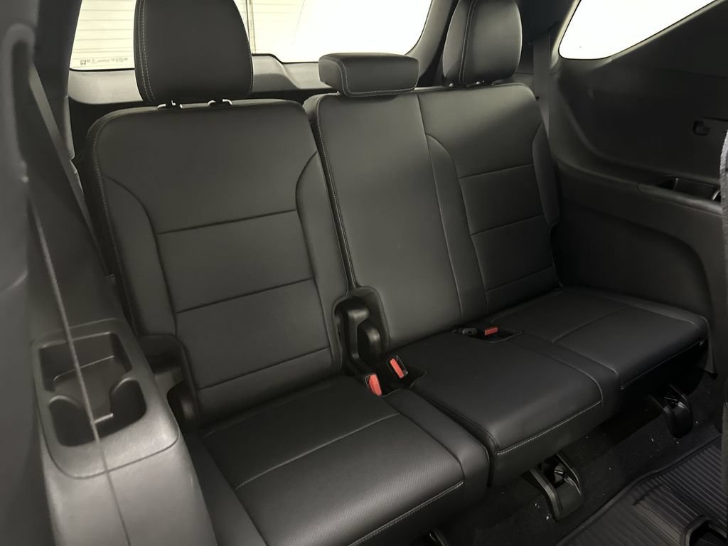 New 2026 Chevrolet Traverse LT w/ Midnight/Sport Edition AWD/4WD image 23