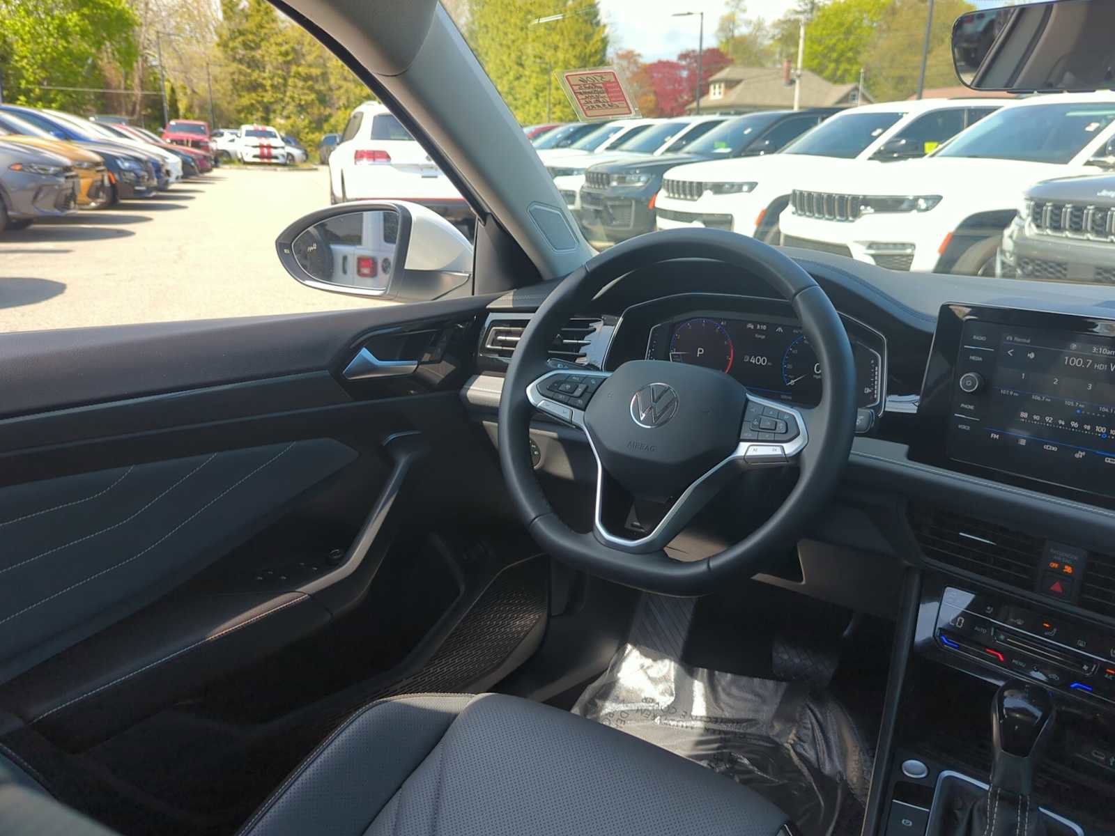 Used 2025 Volkswagen Jetta SEL FWD image 29