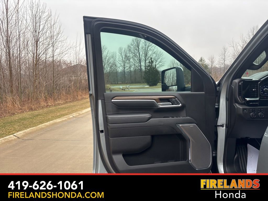 Used 2024 Chevrolet Silverado 3500 High Country w/ Technology Package image 13