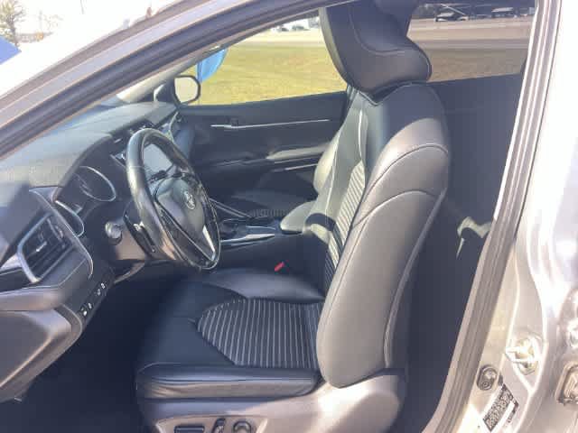 Used 2020 Toyota Camry SE w/ Carpet Mat Package FWD image 11