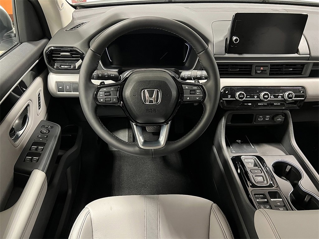 New 2025 Honda Pilot Touring image 14