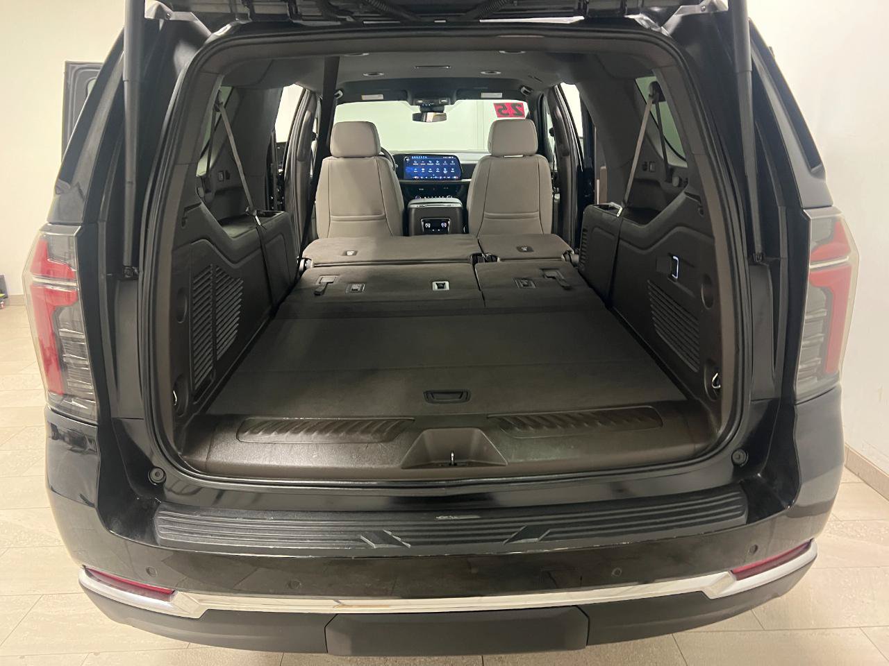 Used 2025 Chevrolet Suburban LT AWD/4WD image 22